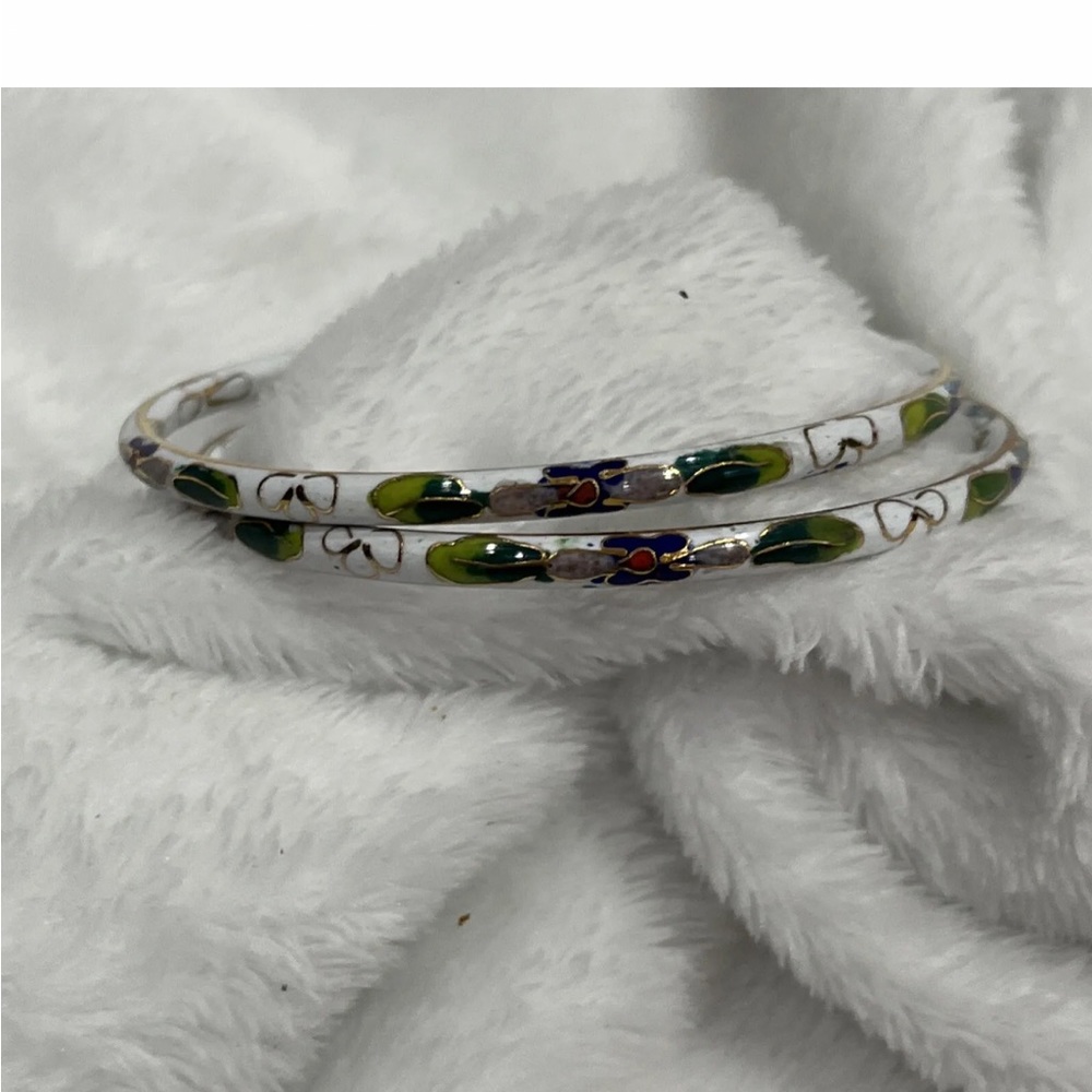 Vintage 2 Piece White Cloisonne
Bangle Bracelets Purple And Blue flowers 7.8”